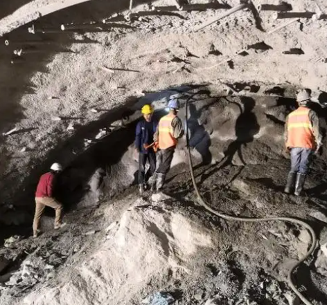 应城拱顶带模注浆料的施工流程及注意事项